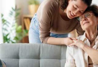 Considering Hiring a Senior Caregiver in Fresno? Here’s What You Should Know